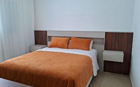 Lindo apto de 2 quartos e 1 banheiro c/ garagem